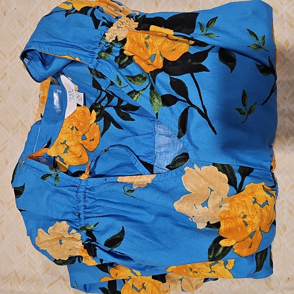 Ladie Size S pretty Blue Dress with Yellow Floral Pattern. New, Has'nt Been Worn - Picture 9 of 9